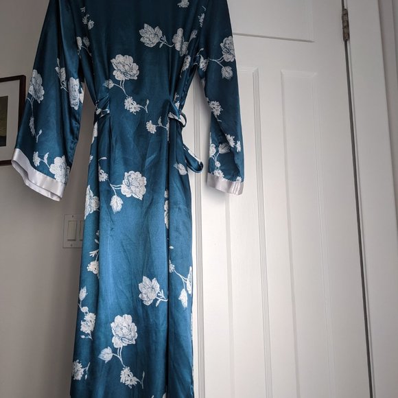 Silky kimono bathrobe - Picture 2 of 4